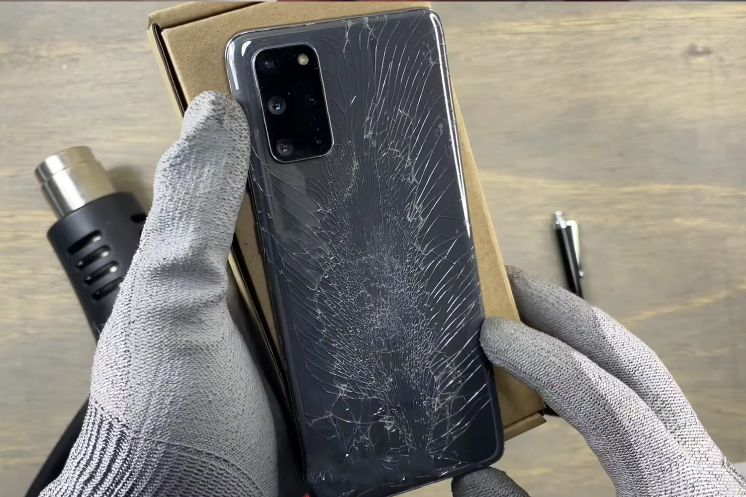 thay-mat-kinh-sau-samsung-galaxy-s20-plus-dau-hieu