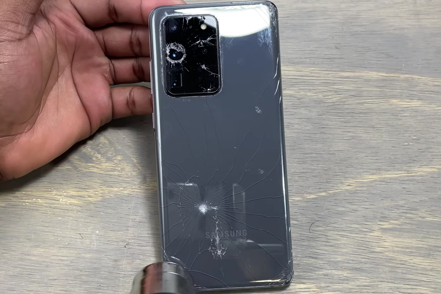 thay-mat-kinh-sau-samsung-galaxy-s20-ultra-dau-hieu