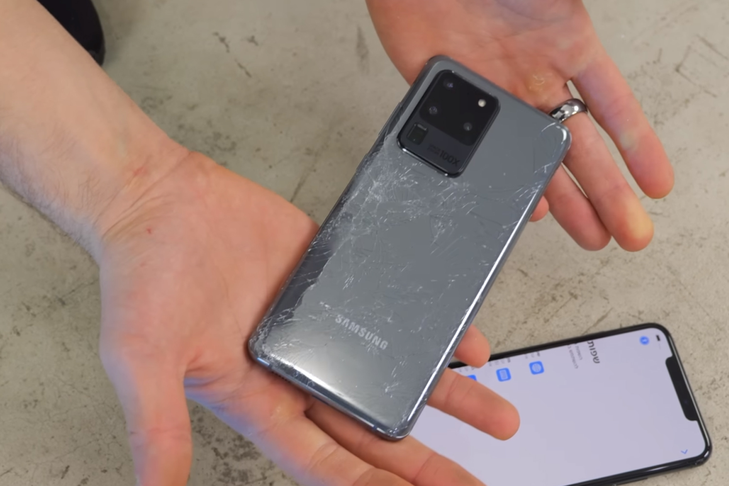 thay-mat-kinh-sau-samsung-galaxy-s20-ultra-nguyen-nhan