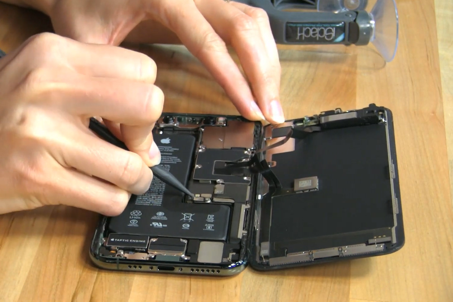 thay-pin-iphone-11-pro-chinh-hang.html-anh-huong-khong