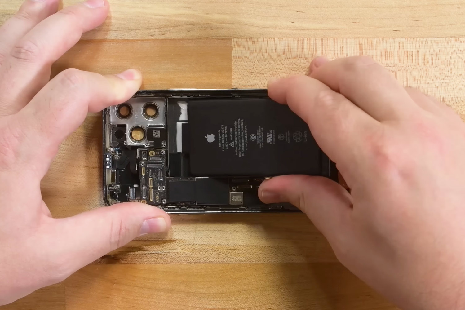 thay-pin-iphone-12-pro-chinh-hang.html-DAM-BAO-KHONG