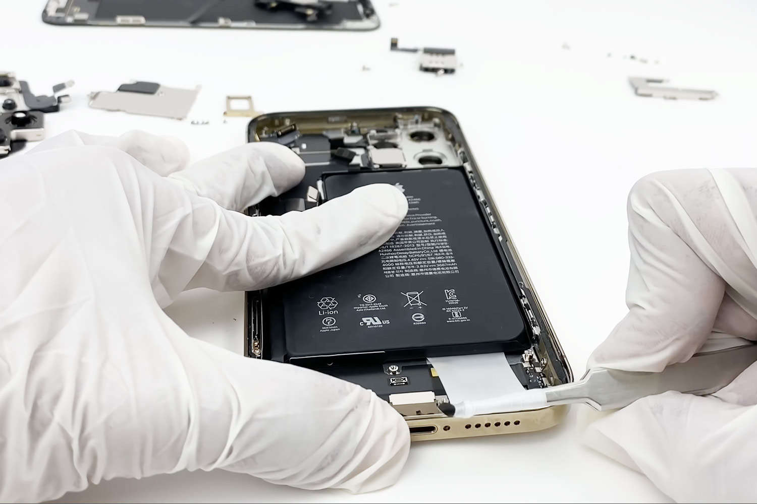 thay-pin-iphone-12-pro-max-chinh-hang.html-dam-bao-khong