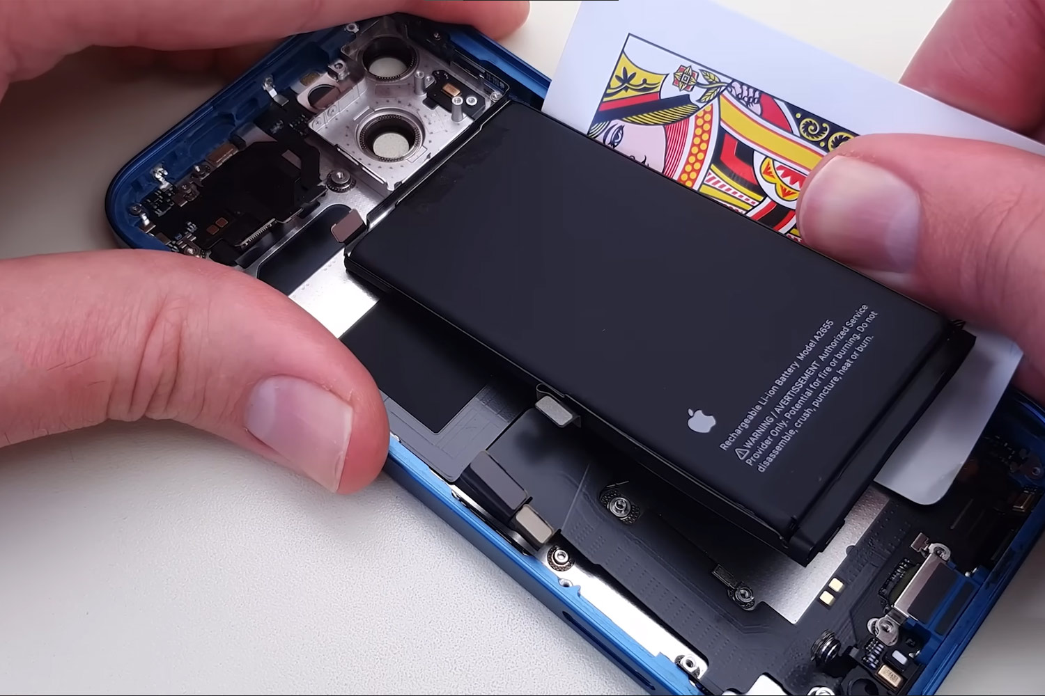 thay-pin-iphone-13-chinh-hang.html-dam-bao-khong-1