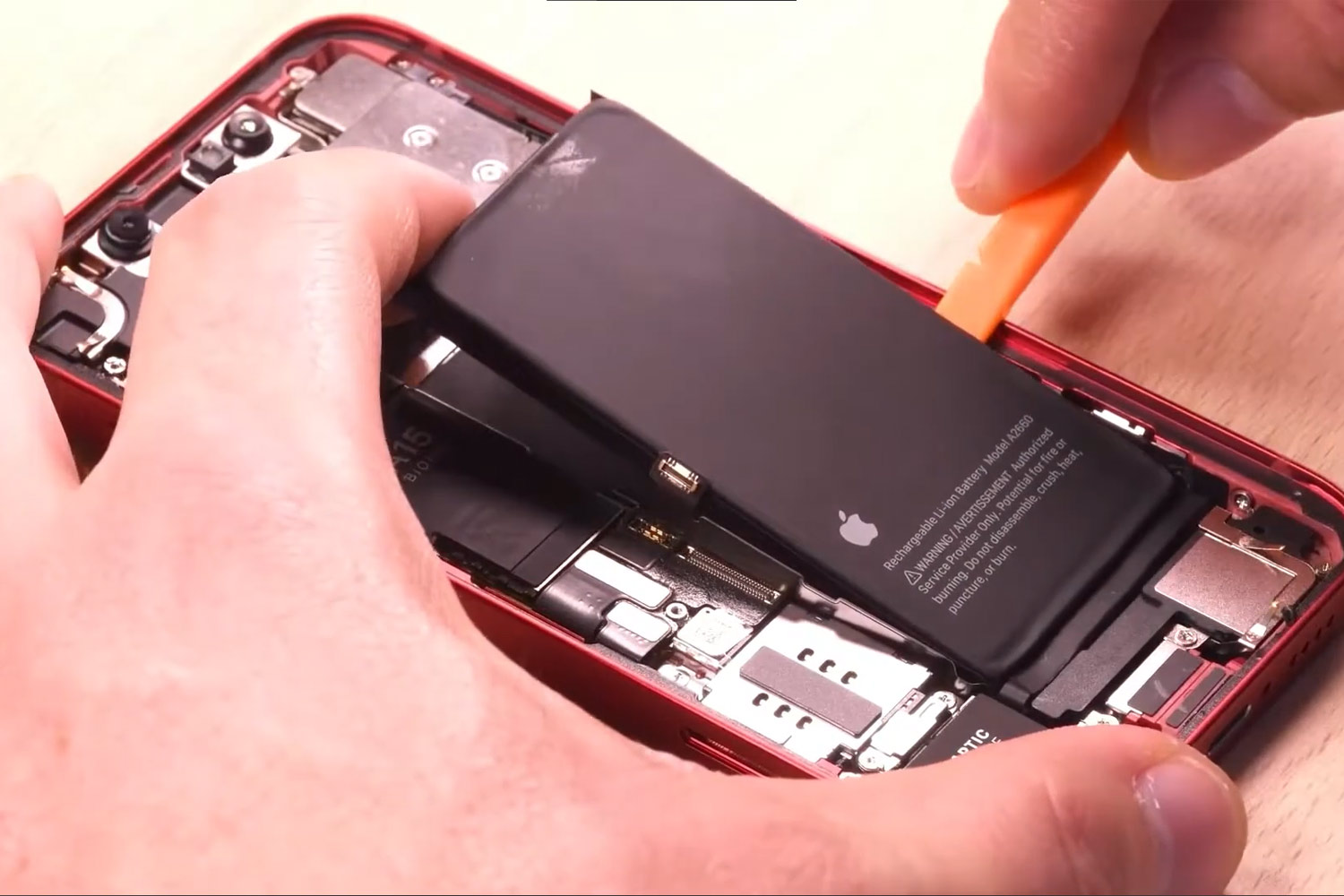 thay-pin-iphone-13-mini-chinh-hang.html-dam-bao-khong