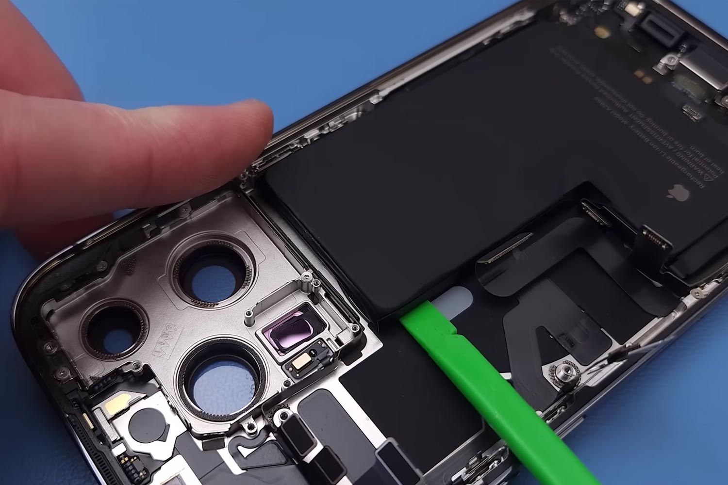 thay-pin-iphone-14-pro-chinh-hang.html-dam-bao