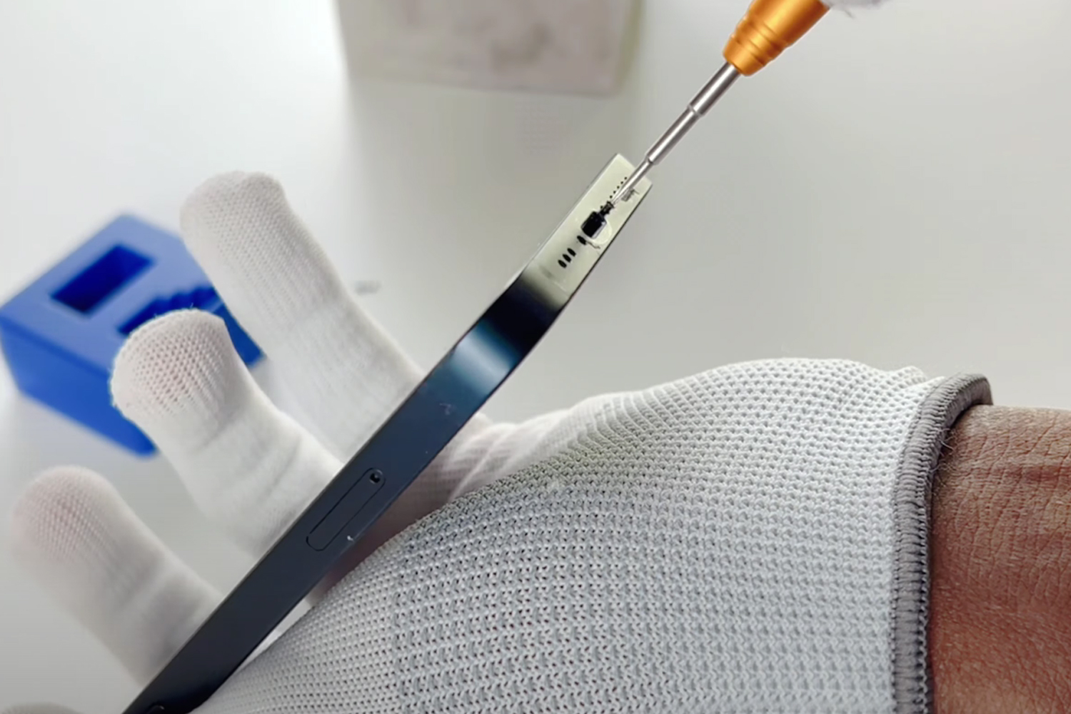 thay-pin-iphone-cau-hoi-thuong-gap