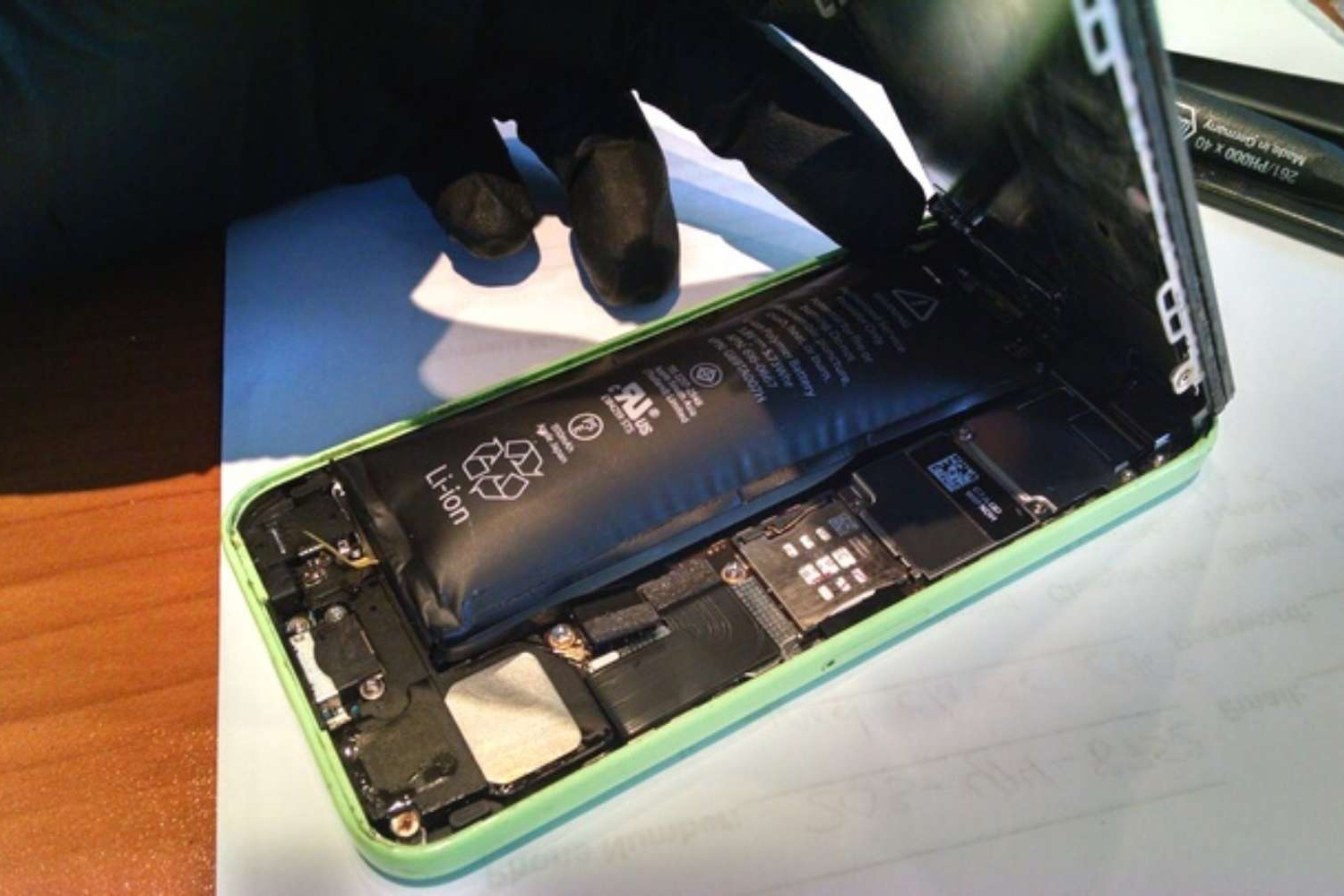 thay-pin-iphone-dau-hieu-can-thay-pin-iphone