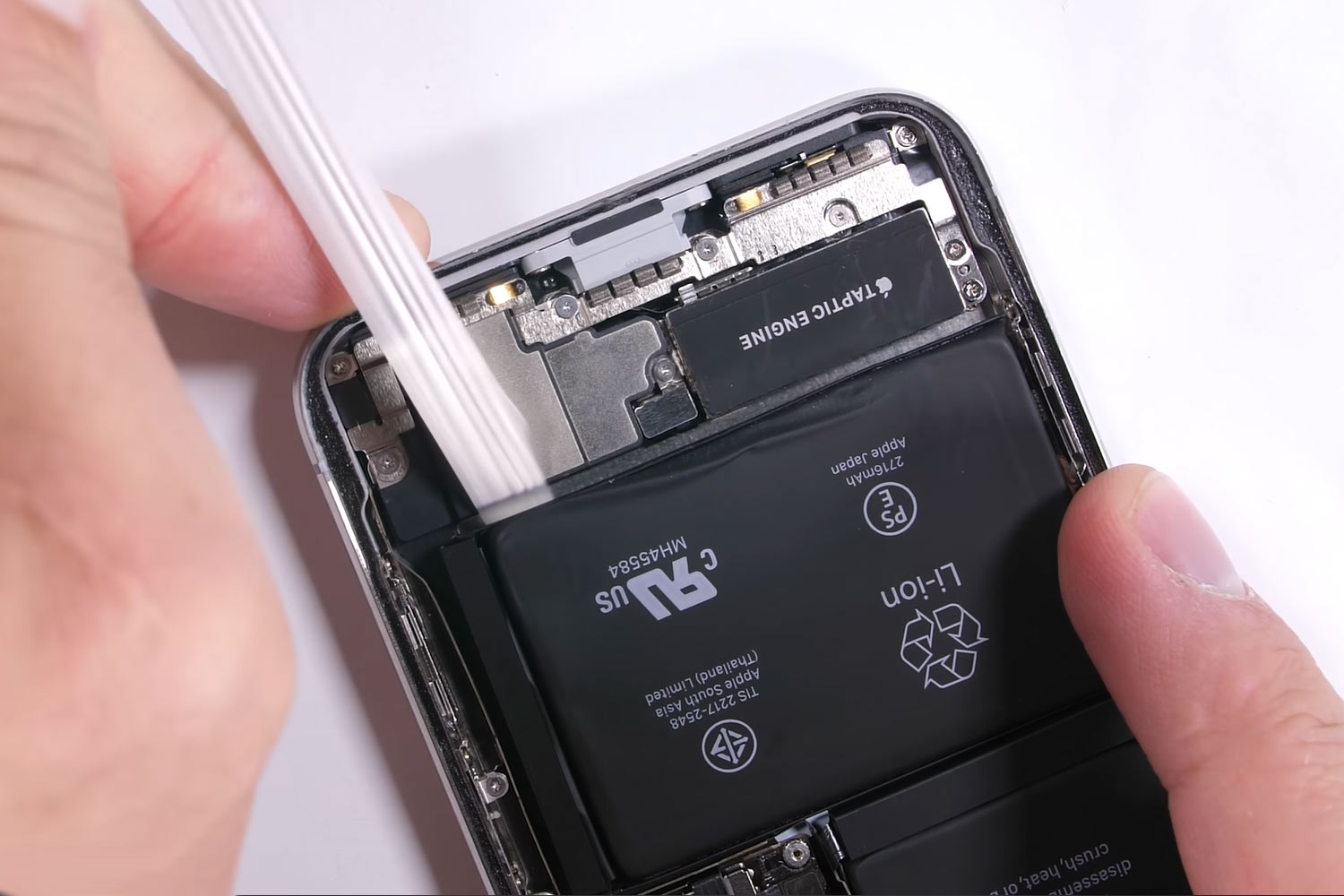 thay-pin-iphone-x-chinh-hang.html-thay-pin-dam-bao-khong