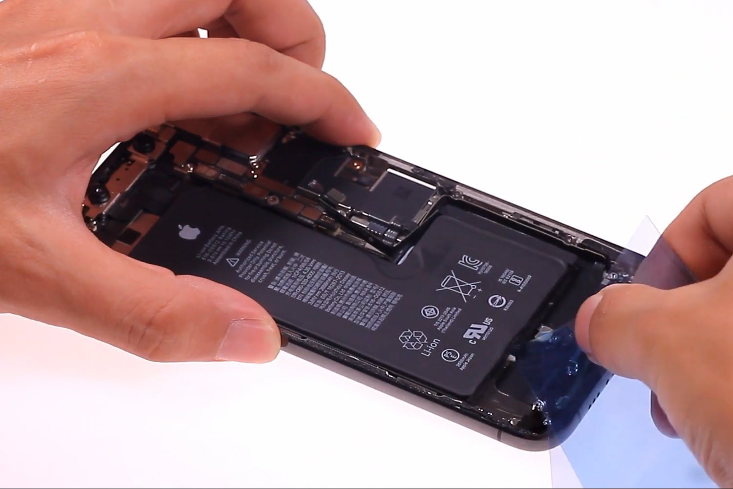 thay-pin-iphone-xs-chinh-hang.html-dam-bao-khong