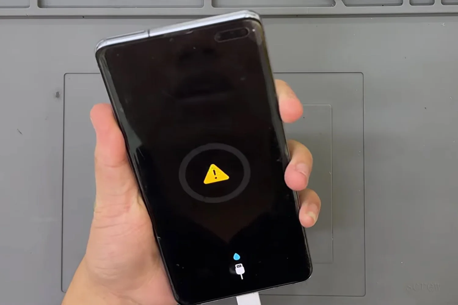 thay-pin-samsung-galaxy-s10-dau-hieu