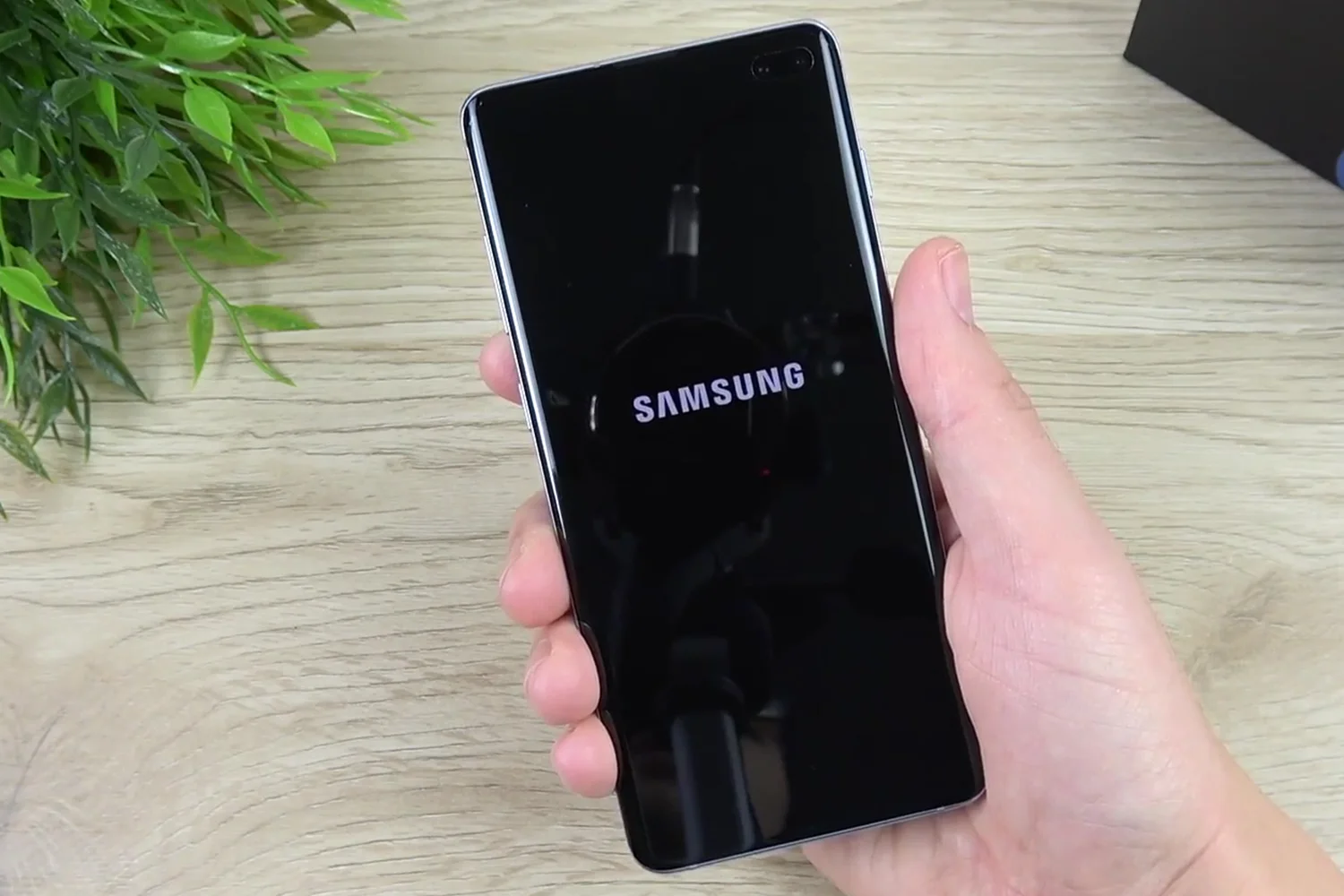 thay-pin-samsung-galaxy-s10-plus-dau-hieu