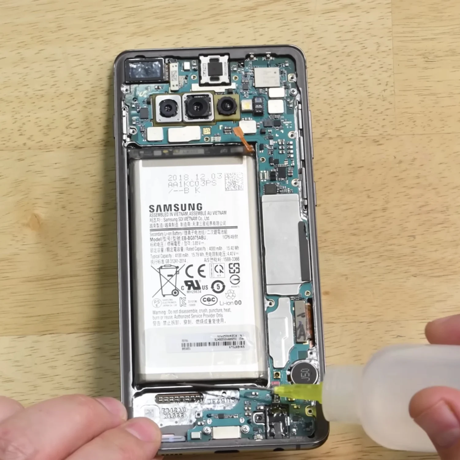 thay-pin-samsung-galaxy-s10-plus-slide3