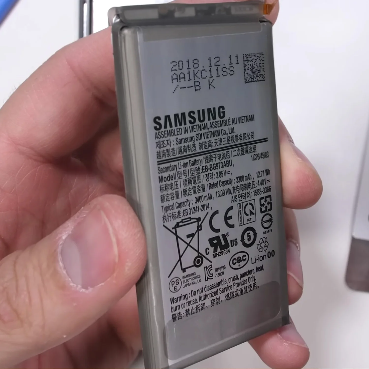 thay-pin-samsung-galaxy-s10-slide5