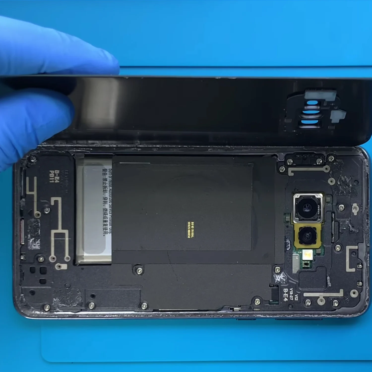 thay-pin-samsung-galaxy-s10e-slide2