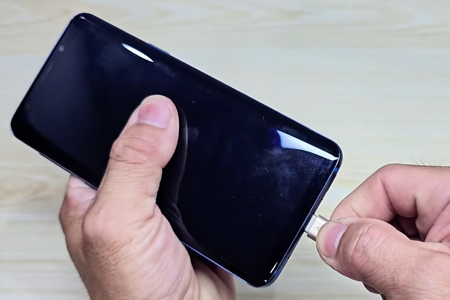 thay-pin-samsung-galaxy-s20-chinh-hang-nguyen-nhan